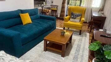 Escritorio, wifi gratis, accesible en silla de ruedas