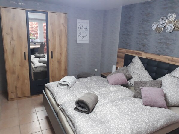 1 bedroom, desk, free WiFi, bed sheets