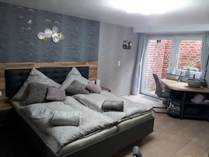1 chambre, bureau, Wi-Fi gratuit, draps fournis