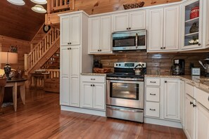 Refrigerador, microondas, horno, placa de cocina