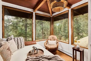 2 habitaciones, escritorio, tabla de planchar con plancha y wifi