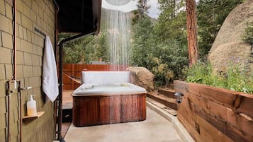Bain à remous extérieur