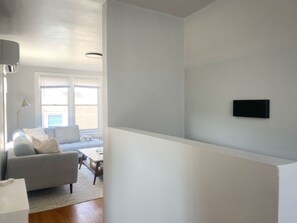 Smart TV - Cute & Cozy 2 Bedroom House, In Heart of Town (Charlottesville)
