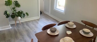 Cute & Cozy 2 Bedroom House, In Heart of Town