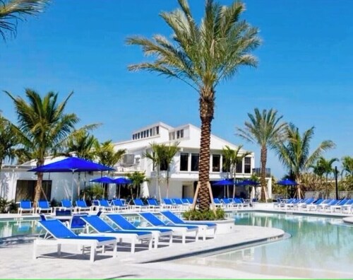 Private Beach Community w/Pickle Ball/Golf/Tennis/Restaurant and Much More