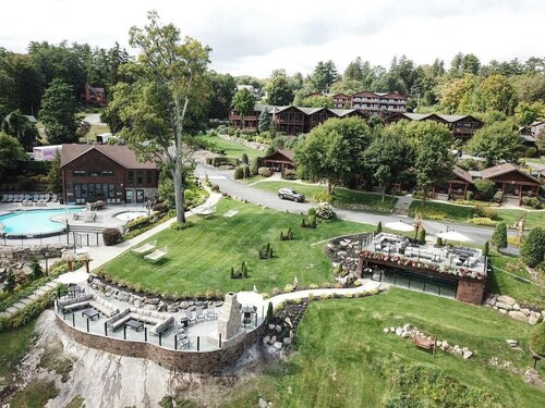 Lodges at Cresthaven