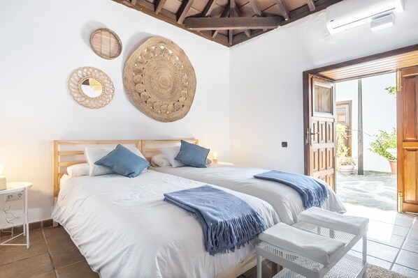 2 habitaciones, tabla de planchar con plancha, wifi y ropa de cama