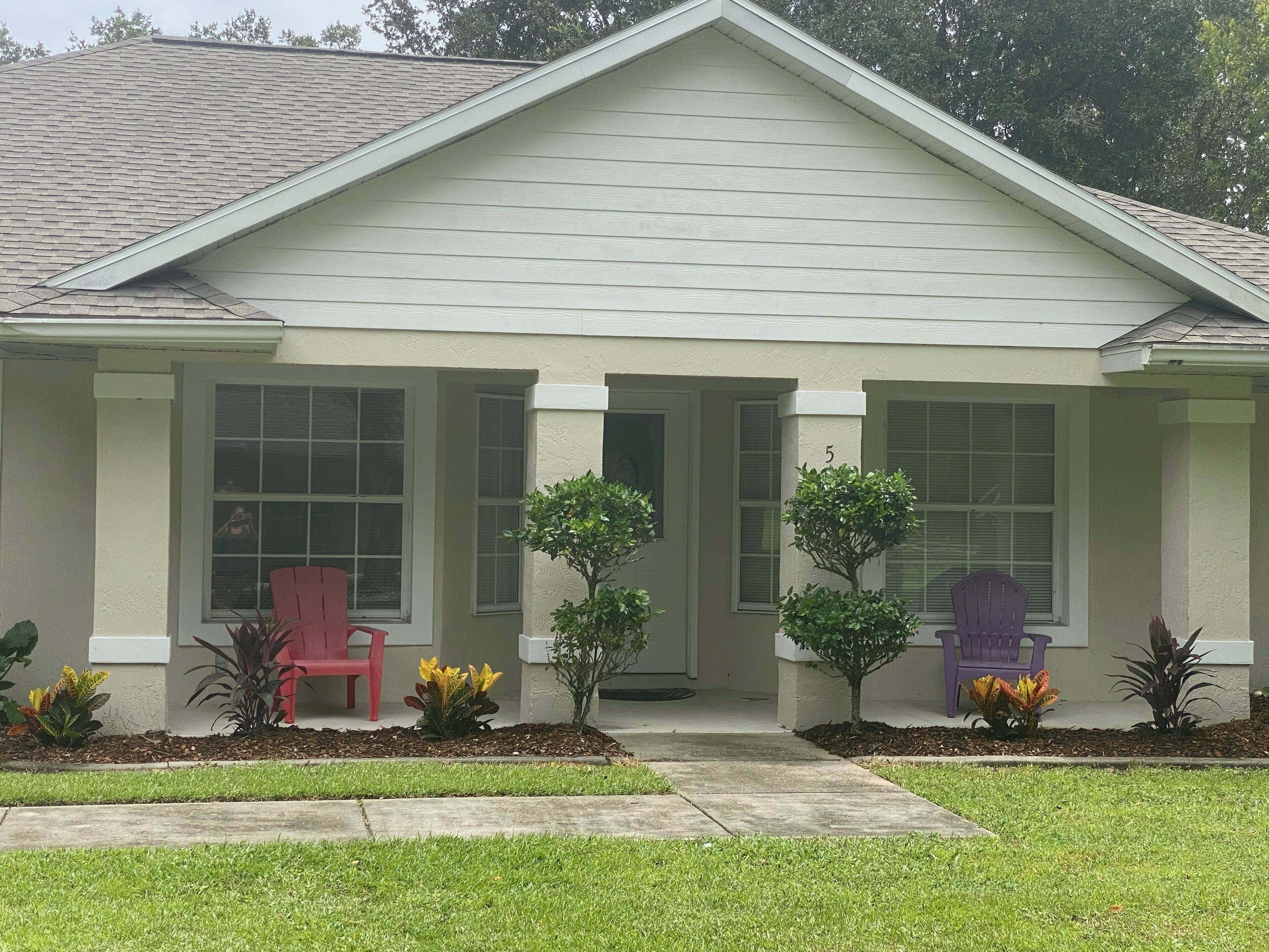Magnificent Thoroughbred Farm in the heart of Florida Horse Country. Stalls too!
