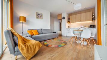 Apartment (15 G) | Living area | Flat-screen TV