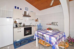 Maison Standard, plusieurs chambres, 2 salles de bains, vue mer (Casa Apara) | Cuisine privée