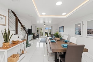 Kondominium, 4 kamar tidur, balkon, tepi pantai (A14) | Makan di kamar