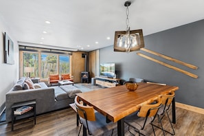 TV, fireplace, offices