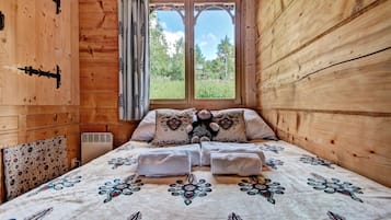 4 bedrooms, iron/ironing board, travel crib, WiFi