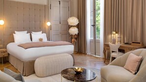 Junior Suite | Minibar, in-room safe, desk, laptop workspace - Hôtel Richer De Belleval - Relais & Châteaux (Montpellier)