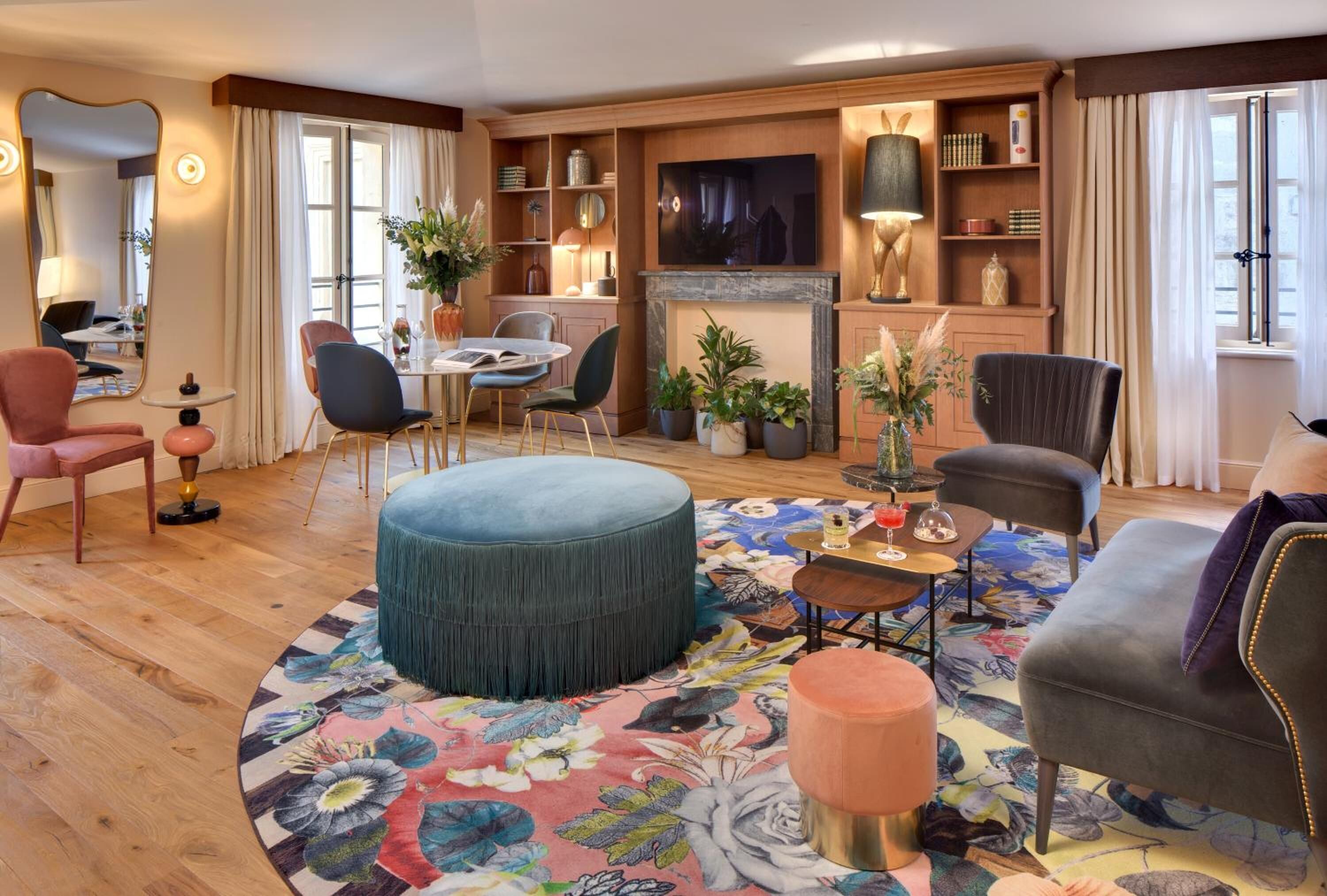 頂級雙人房 | 起居區 | 平面電視