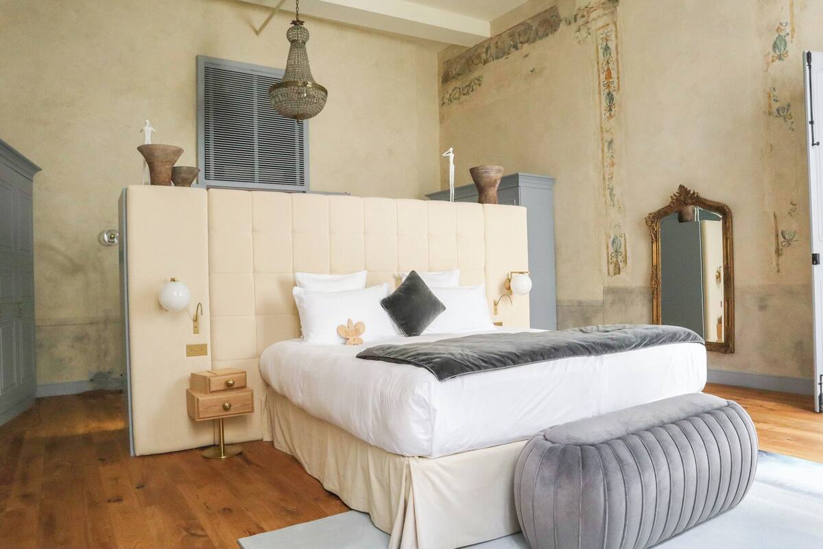 Junior Double Room | Minibar, in-room safe, desk, laptop workspace
