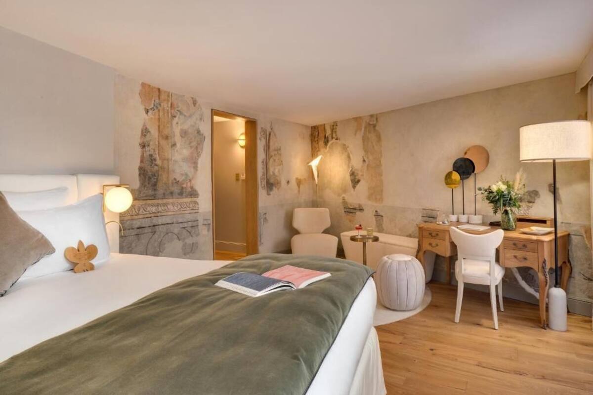 Superior Double Room | Minibar, in-room safe, desk, laptop workspace