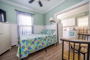 1 bedroom, WiFi - Cozy Studio 2 Blocks to Beach & Main Ave | Full Kitchen | Near Asbury Boardwalk (Ocean Grove)