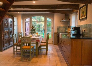 Fridge, microwave, oven, stovetop - Carnac: Cozy holiday home in Carnac – Peaceful, near beaches and menhirs (Carnac)