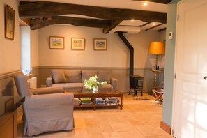 Smart TV, DVD player, books