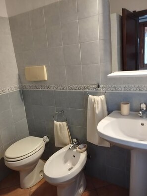 Doccia, asciugacapelli, bidet, asciugamani