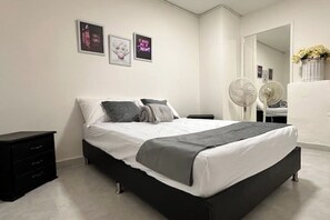 6 Schlafzimmer, Reisekinderbett, kostenloses WLAN