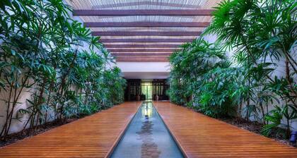 Chic Villa with Private Pool and Beach Club Access, Minutes from the Beach!