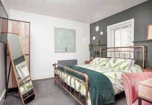 2 dormitorios, tabla de planchar con plancha, wifi gratis y ropa de cama