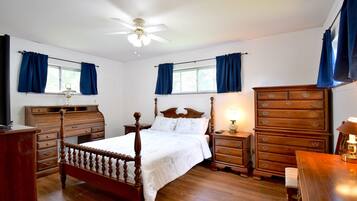 3 bedrooms, desk, iron/ironing board, free WiFi