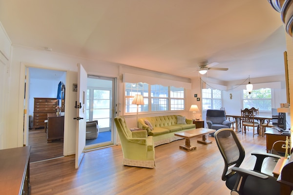 TV connectée, cheminée, espaces bureaux