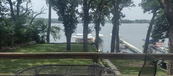 BOJI SUNSET RETREAT
ON LAKE OKOBOJI
