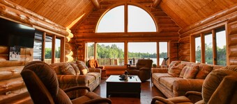 DIRECT ACCESS TO TRAIL 5, SLEEPS 12, PRIVATE LAKE AND TRAILS!