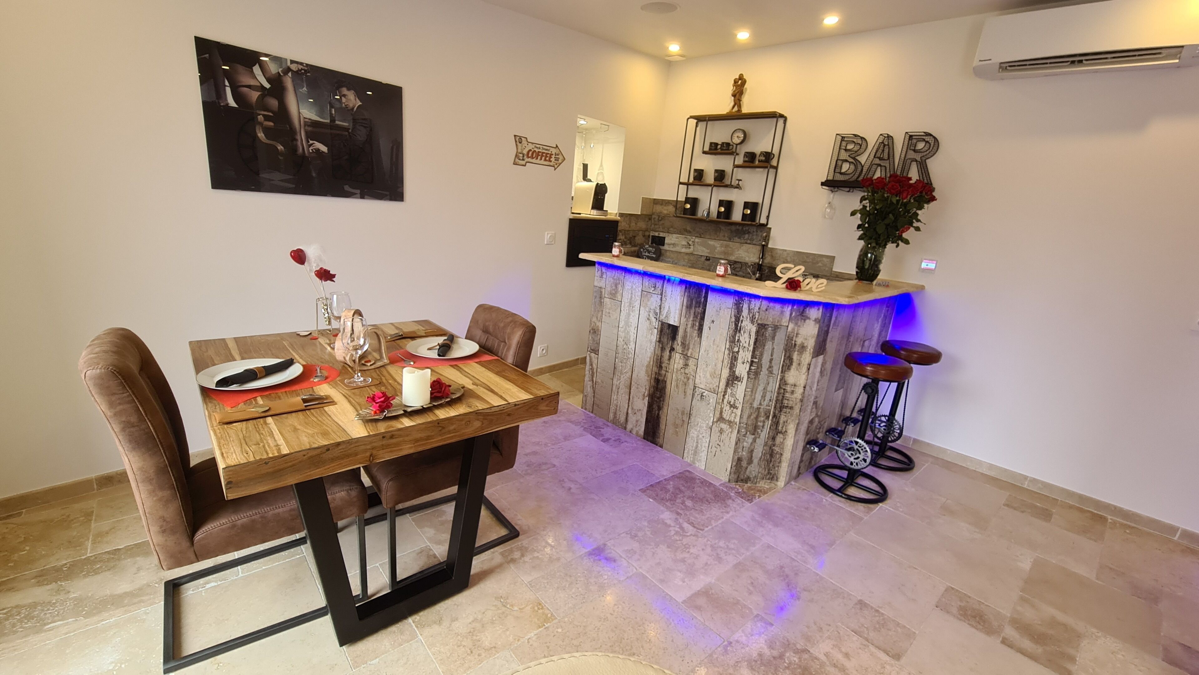 Loft Romantique, bain à remous (Sauna ,toit terrasse ) | Bar (sur place)