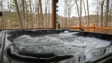 Bañera de hidromasaje al aire libre