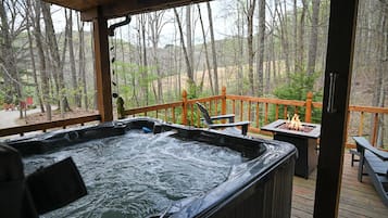 Tina de hidromasaje al aire libre