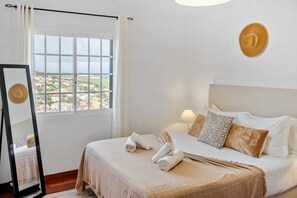 3 bedrooms, iron/ironing board, travel cot, free WiFi