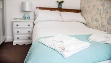 Apartment | 2 bedrooms, iron/ironing board, free WiFi, bed sheets
