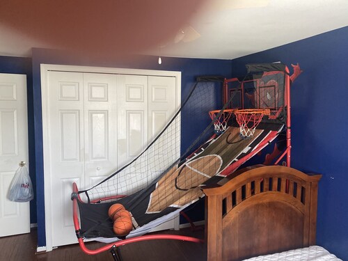 Comfy room located nearby the airport