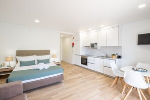 1 soverom, safe på rommet, strykejern/-brett og wi-fi (inkludert)