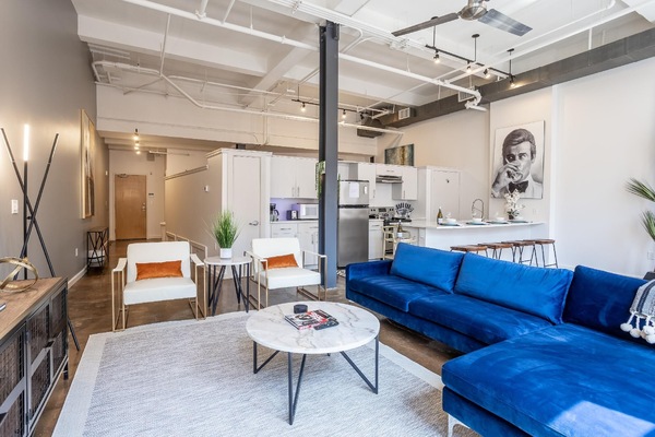 Relax in the spacious, beautifully designed living area, complete with cozy seating and chic decor, offering a perfect retreat after exploring Fort Worth’s lively downtown scene.