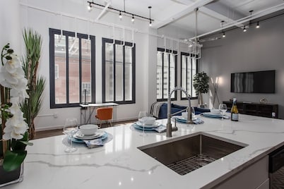 Prime Location | Stylish Downtown FTW Penthouse