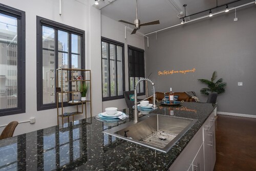 Top Floor Deluxe Penthouse | Heart of Downtown FTW