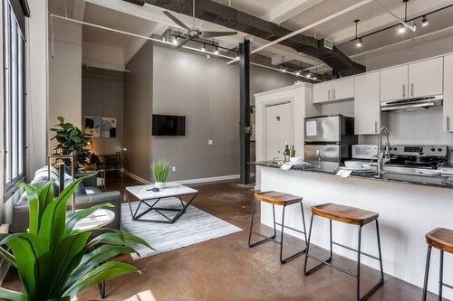 Deluxe Top-floor Penthouse | Downtown Fort Worth