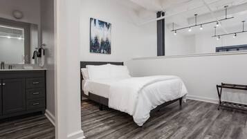 1 habitación, tabla de planchar con plancha, wifi gratis y ropa de cama