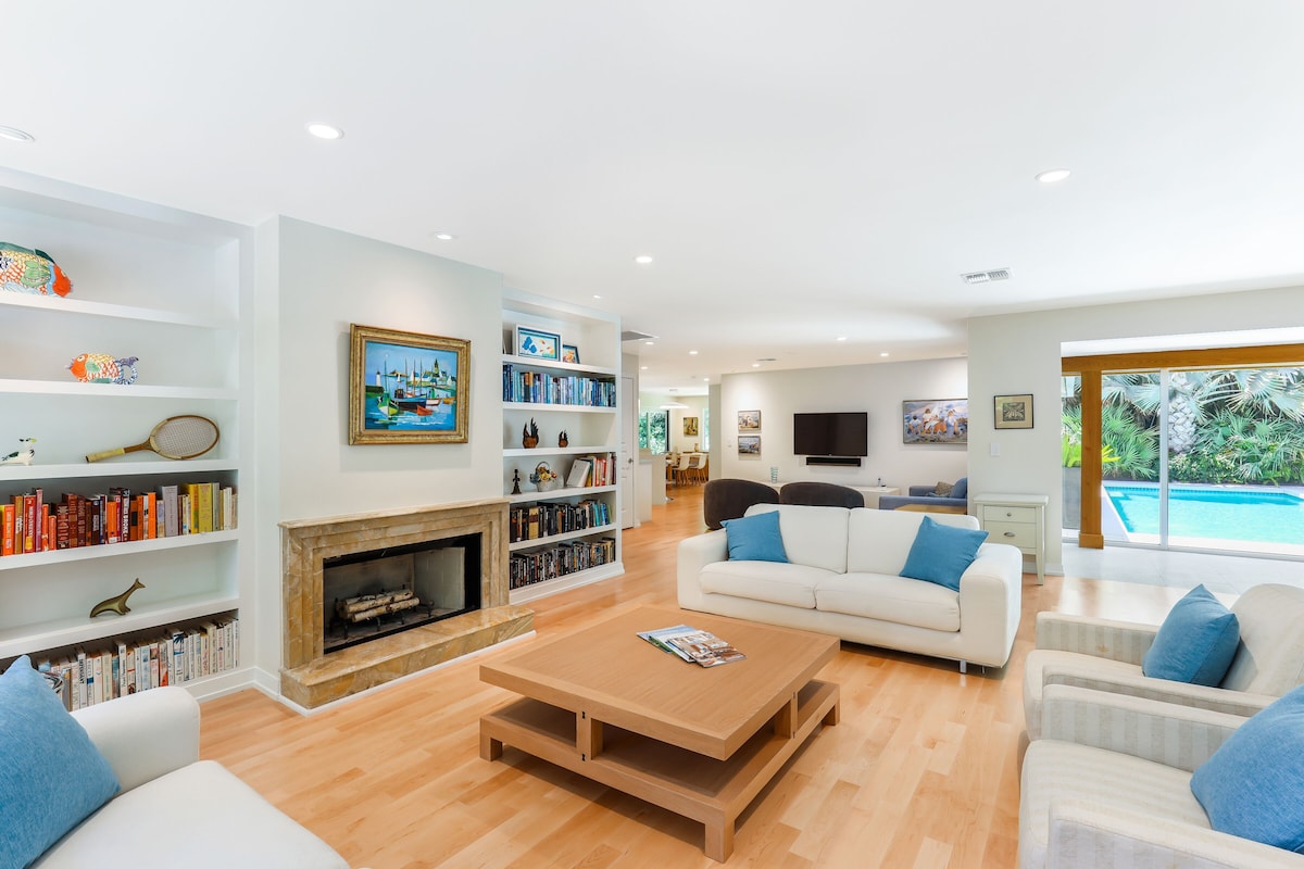 Photo 3 of Tropical Oasis! NEW Listing just blocks to the beach. 5 ⭐️ FIFA World Cup 1.5hr