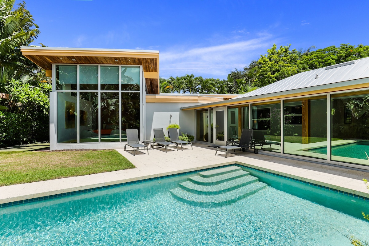 Photo 2 of Tropical Oasis! NEW Listing just blocks to the beach. 5 ⭐️ FIFA World Cup 1.5hr