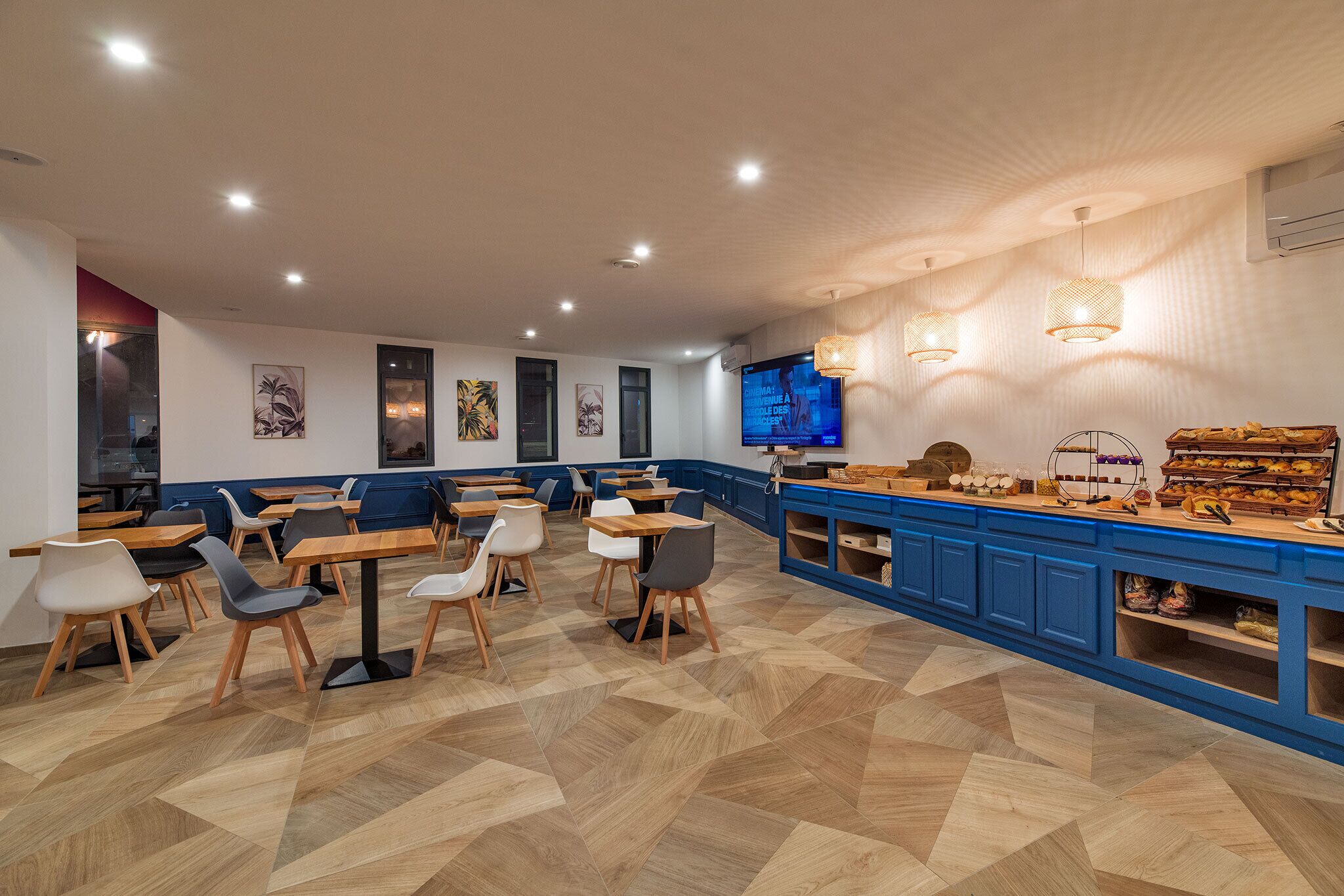 daily english breakfast (eur 10.9 per person)