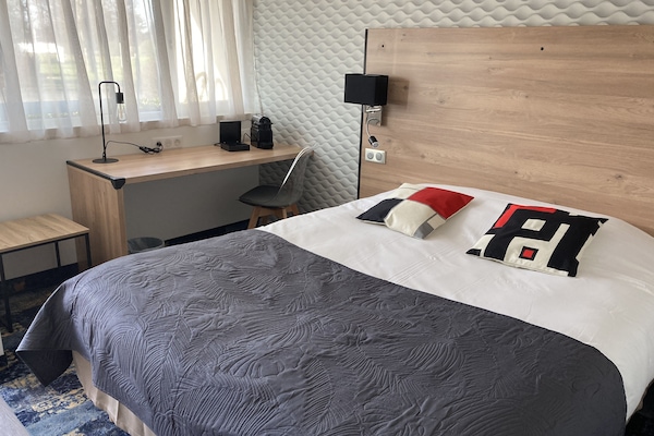 Ropa de cama hipoalergénica, cubrecamas y escritorio