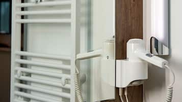 Superior Double Room | Bathroom | Hair dryer, towels