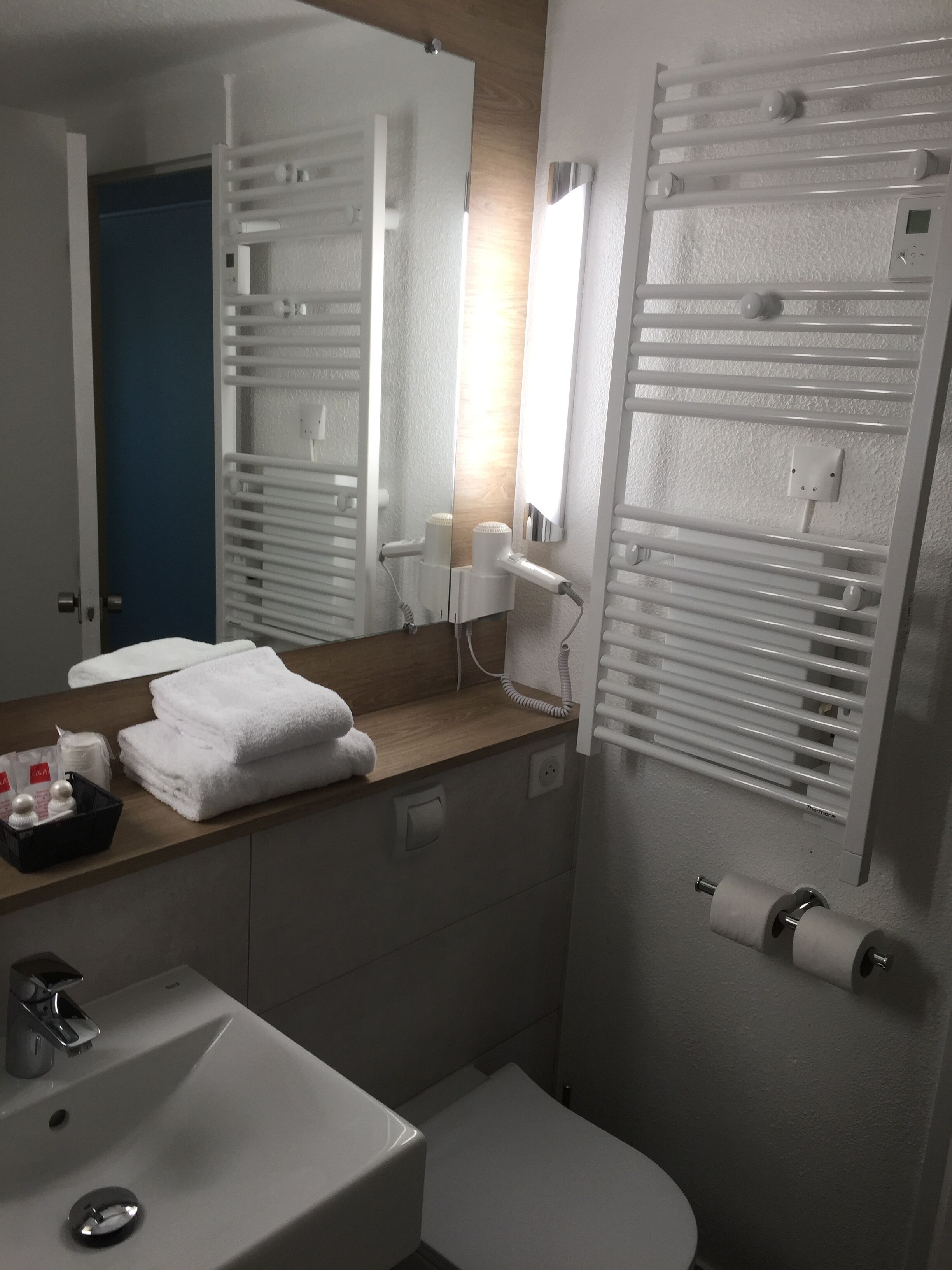 superior double room | bathroom sink